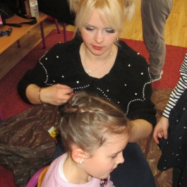 p. Monika Tomasik- fryzjer